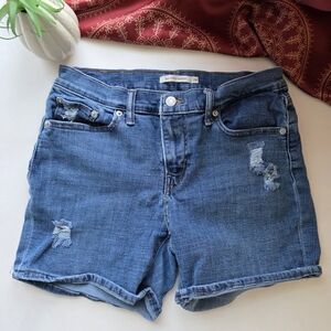 Levi's Mid Length Shorts Size 28